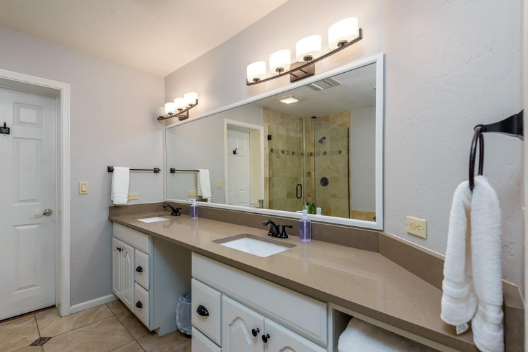 Bathroom 4, New Spacious Updated 5 min to OLD Town Heated Pool, Maricopa