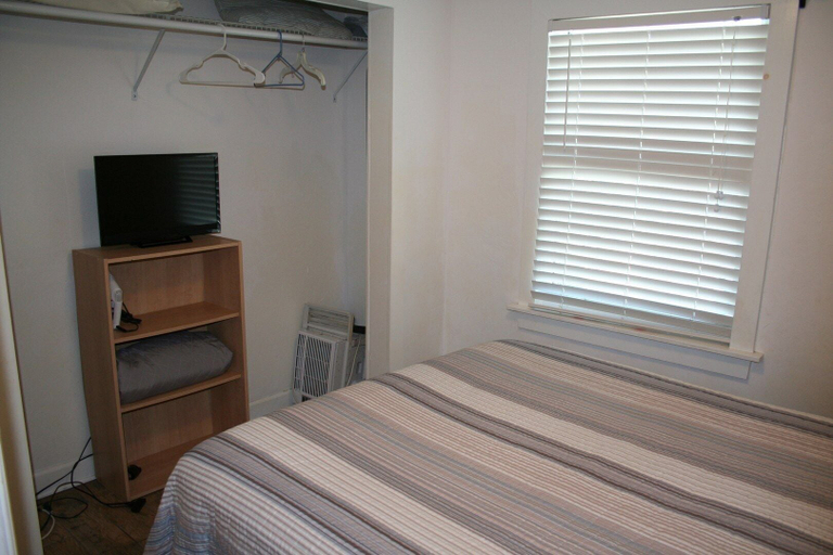 Bedroom 3, Wave on Washington - 1 Bedroom Pet-friendly Apartment, Lee