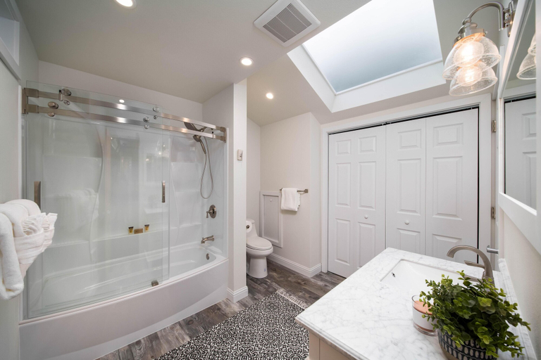 Bathroom 4, Madison St 2 SF 19 Puffin Nest, Clatsop