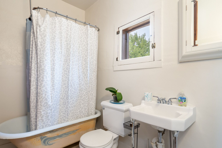 Bathroom 5, Rail Yard by VTrips, Santa Fe
