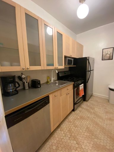 Others 4, Alluring 3 Bedroom Apartment in NYC ST, New York
