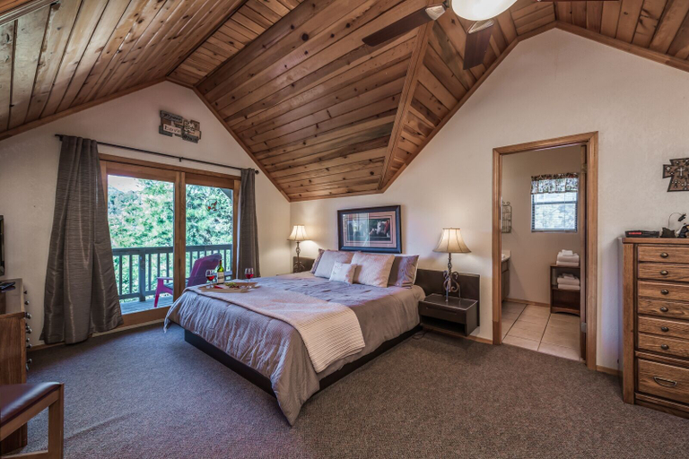Bedroom 1, Breakaway Cabin - Three Bedroom Cabin, Lincoln