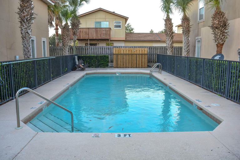 Sport & Beauty, Bella Costa 142 by Teeming Vacation Rentals, Bay