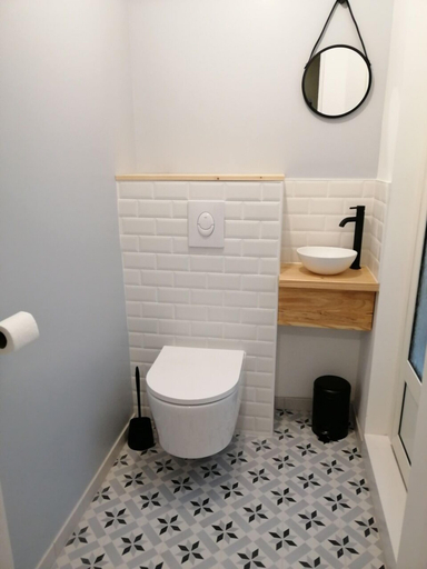Bathroom 3, Les Briquettes, Marne