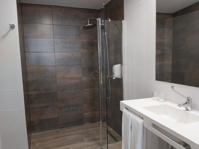 Bathroom 5, Micampus Burgos Centro Student Residence, Burgos