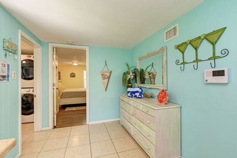 Others 5, Cottage Haven-One Minute Walk To The Beach-Private Yards-Keyless Locks, Manatee