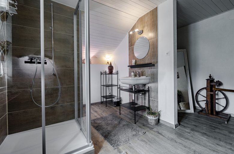Bathroom 3, B&B Restaurant Le Pernollet, Saint-Maurice