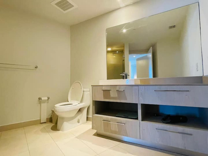 Bathroom 5, Stunning 2 2 Condo Ocean View to Hyde Beach, Miami-Dade