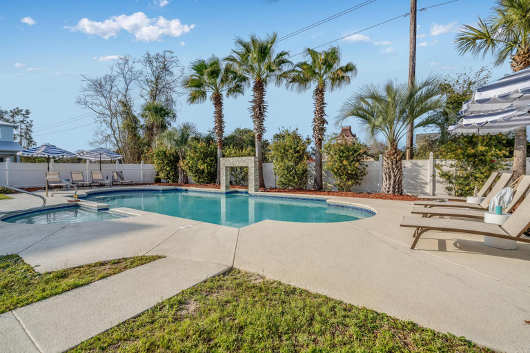 Sport & Beauty 5, Luke Ave - Seacrest, Okaloosa