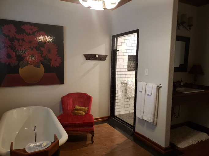 Bathroom 4, The Gallery House Boutique Hotel, Erath