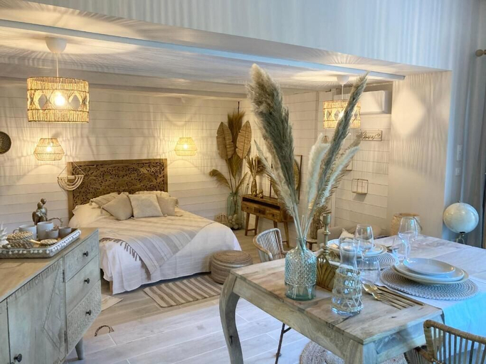 Bedroom 3, Nuitées Bohèmes, Gard