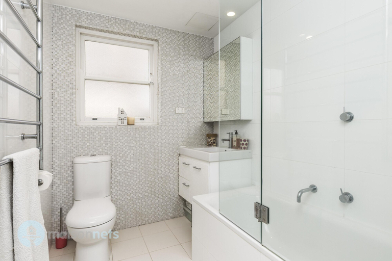 Bathroom, 2 Bdrm Apt With Carspace, Walk To Beach, Sydney