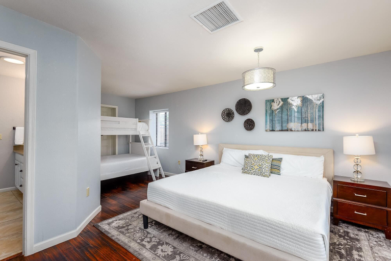 Bedroom 3, New Spacious Updated 5 min to OLD Town Heated Pool, Maricopa