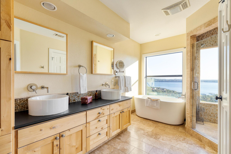 Bathroom 5, Lake View Drive 2 - Dawson, Travis