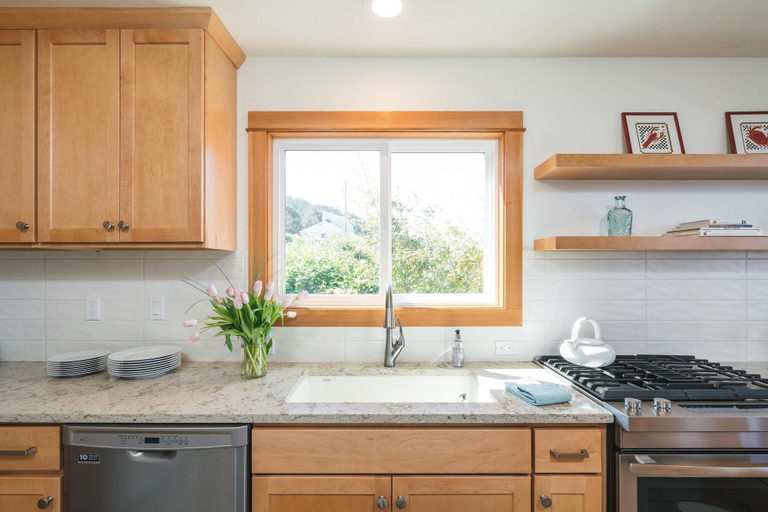 Others 5, Pacific St 6 SF 18 Pacific House, Clatsop
