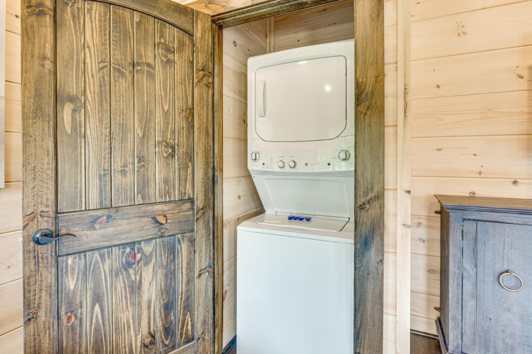 Bathroom 5, Misty Mountain Stop, Sevier