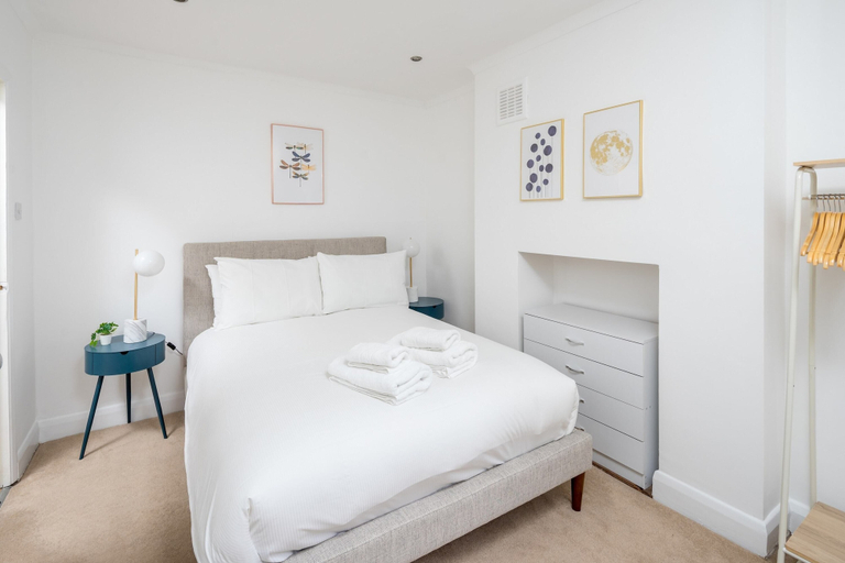 Bedroom 3, Chic & modern 2-bed flat w/ patio in Pimlico, Central London, London