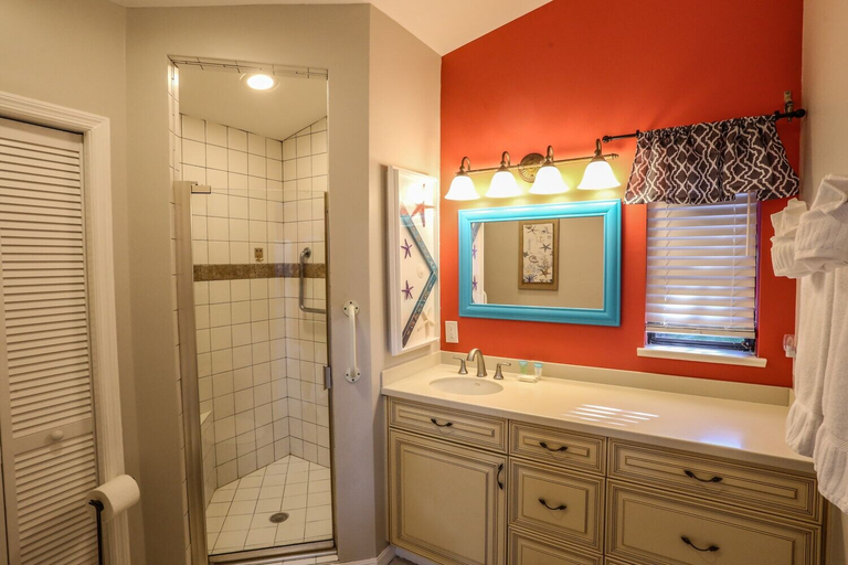 Bathroom 5, 1420 Brandywine, Lee
