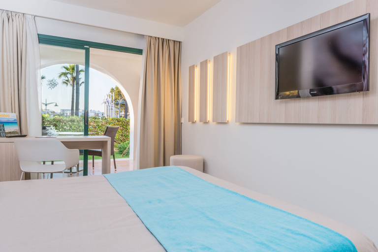 Bedroom 4, Botel Alcudiamar, Baleares