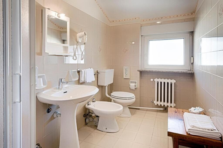 Bathroom 3, Albergo Mancuso del Voison, Aosta