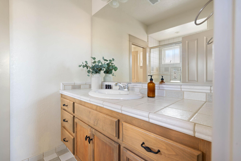 Bathroom 5, Old Redwood - Fiano, Sonoma