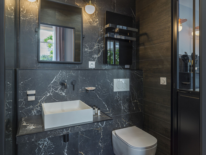 Bathroom 4, The Blue King Suite, Paris