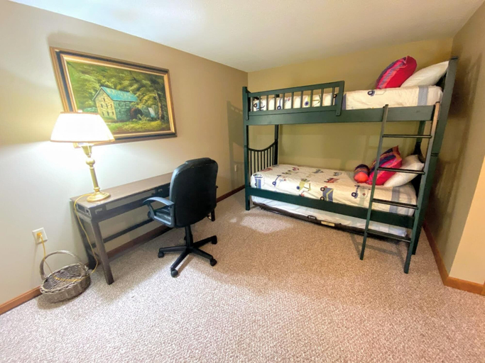 Bedroom 4, W1 Cozy and comfortable Bretton Woods condo with ski slope views fireplace, Coos