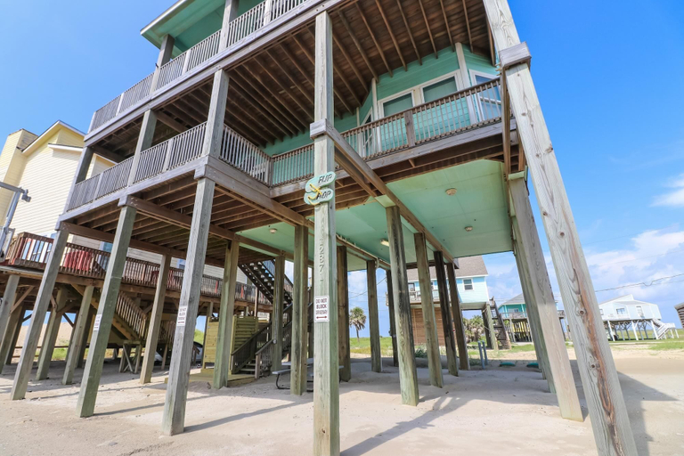Exterior & Views 2, A Wave From It All Stay ON the Beach With Ocean Views From 2 Decks, Brazoria