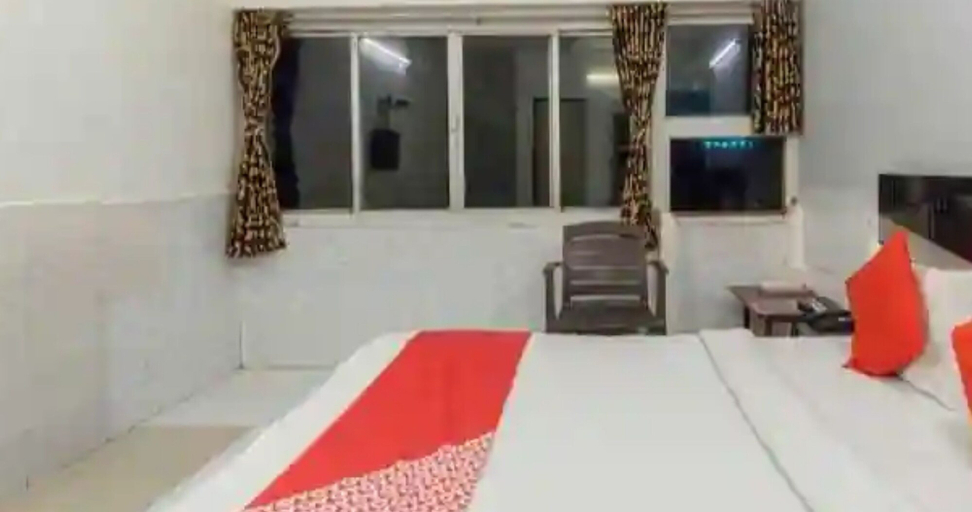 Bedroom, Goroomgo Aakash Ahmedabad, Ahmadabad