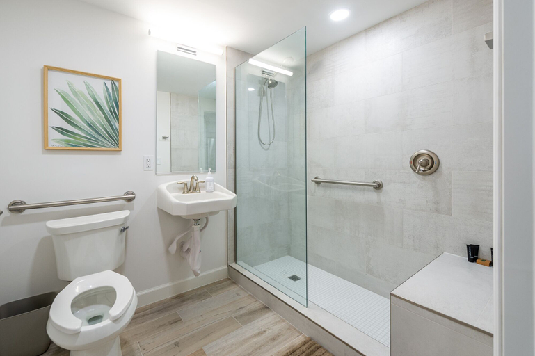 Bathroom 4, Wiggins Pass Chalet, Collier