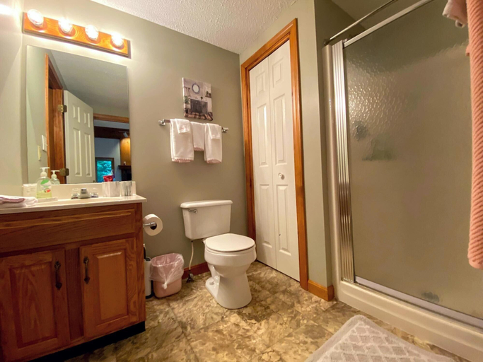 Bathroom 4, Mwp15, Coos