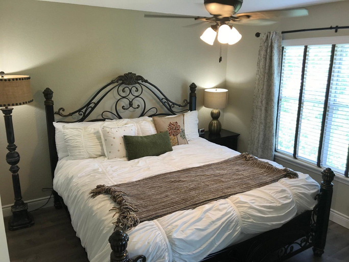 Bedroom 1, Club A-9 in Branson With 2 Bedrooms and 2 Bathrooms, Taney
