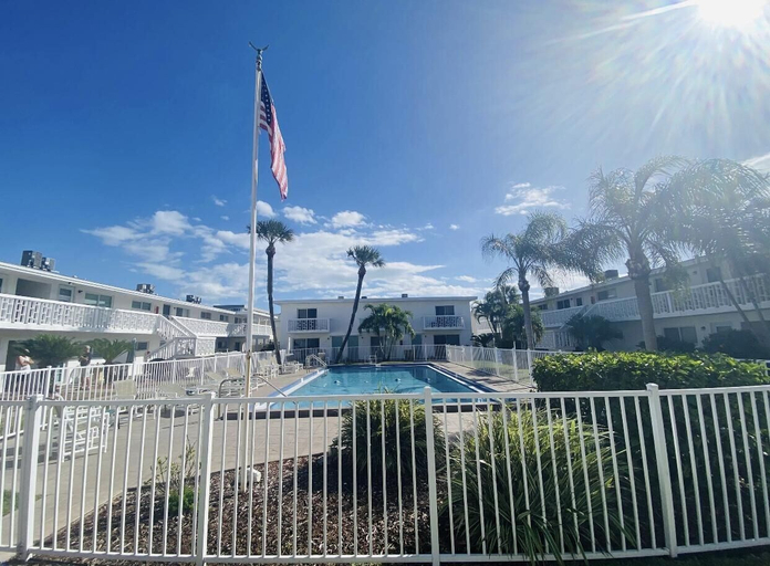 Others 5, Studio With Full bed Near the Beach!!, Brevard