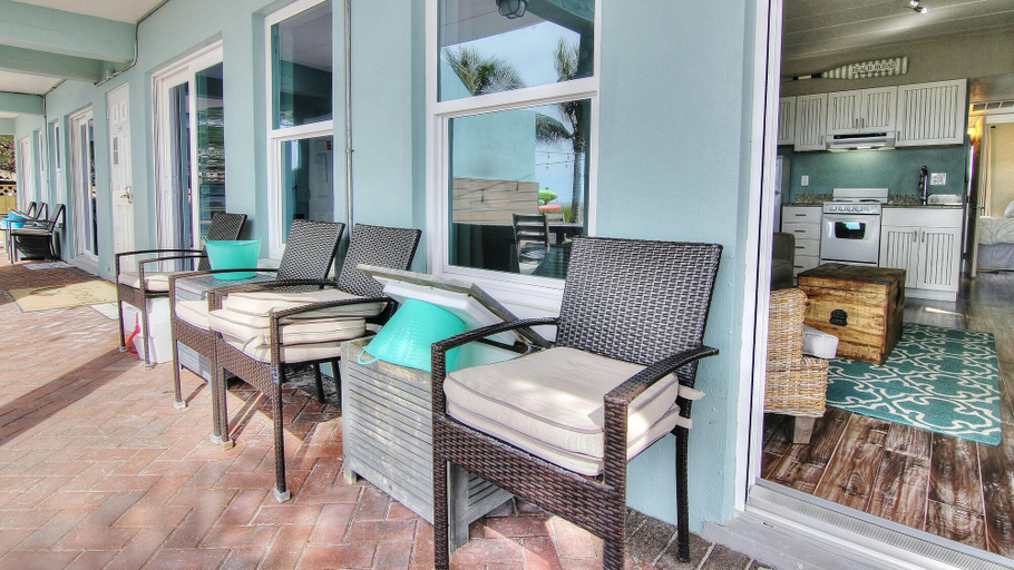 Public Area, Bungalow Beach Place by Teeming Vacation Rentals, Pinellas