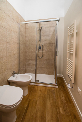 Bathroom 4, Suebi Central - Deluxe Rooms & Family Suites, Campobasso