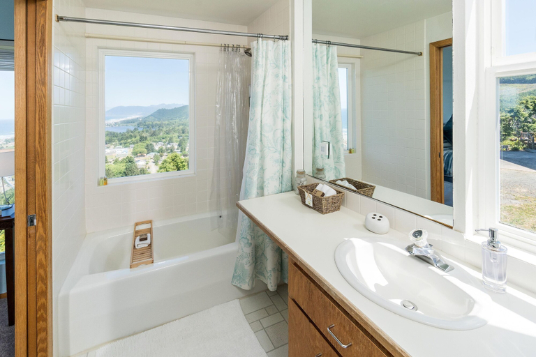 Bathroom 5, Longview SF 9 Blue Horizon, Tillamook