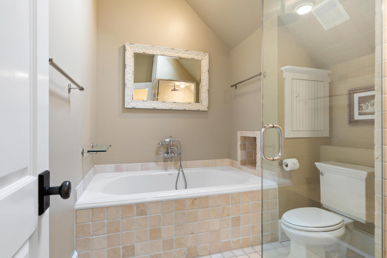 Bathroom 3, Pacific Ave - Cassidy's Quarters, San Miguel