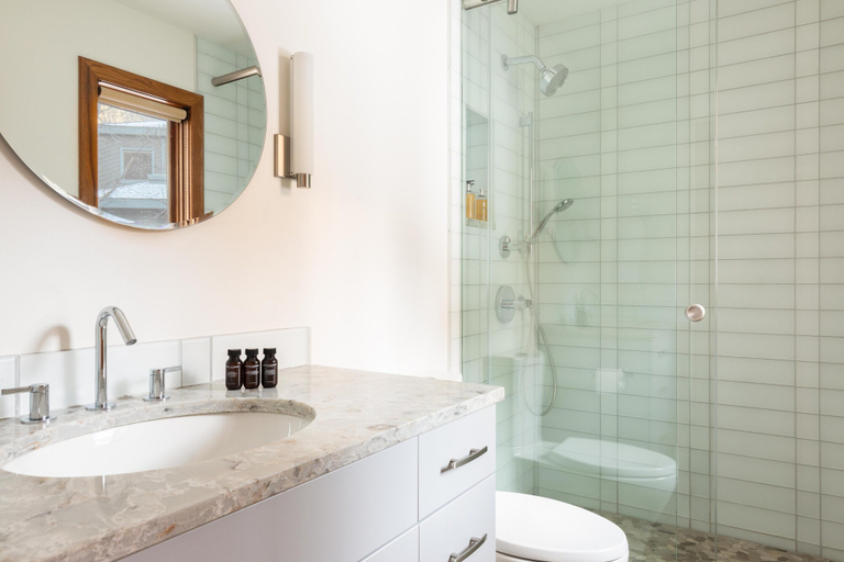 Bathroom 3, South Pine Street 2 - Pandora, San Miguel