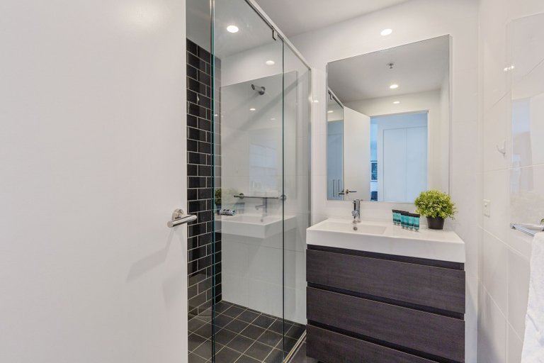 Bathroom, Fab! Skyline CBD Views Over South Bank!, Brisbane