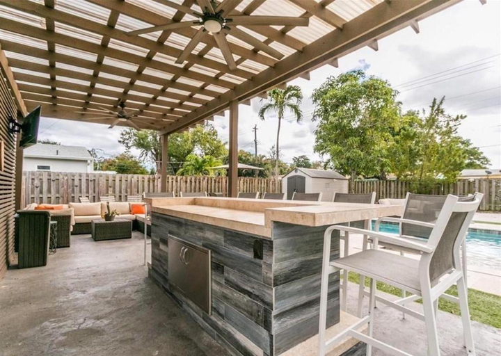 Food & Drinks, Spectacular Pool Home With Stocked Outdoor Kitchen, Broward