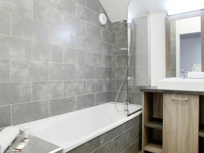 Bathroom, Apartment in French Alps with Heated Pool, Hautes-Alpes