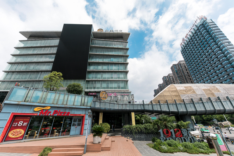 Exterior & Views 17
