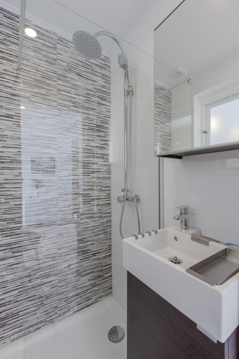 Bathroom 3, Renovated Charming Apt With Patio, by TimeCooler, Lisbon