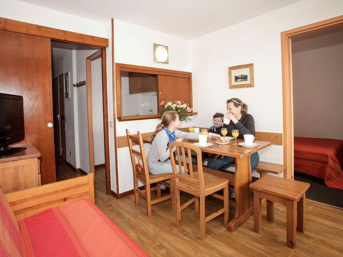 Others 4, Chalet in French Alps with Alpine Charm, Savoie