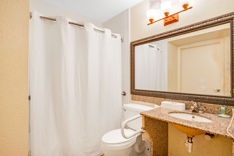 Bathroom 4, North Miami Beach Gardens Inn & Suites, Miami-Dade
