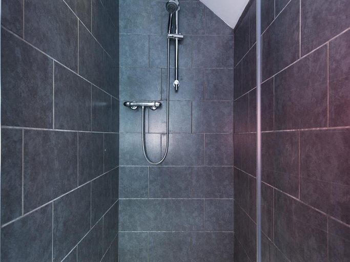 Bathroom 3, The Porterhouse Pub, Cambridgeshire