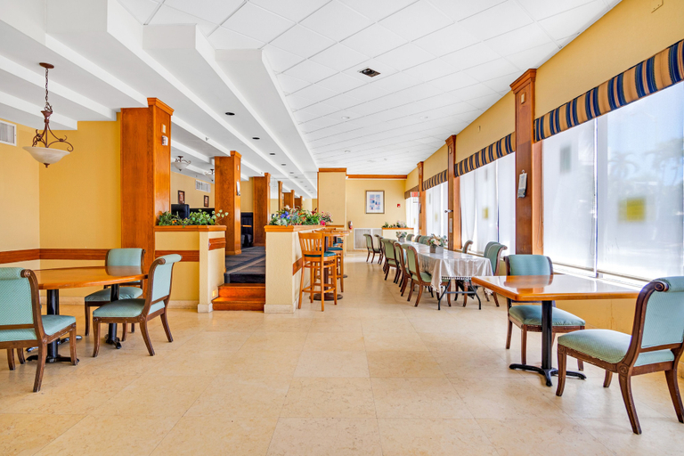 Food & Drinks 5, North Miami Beach Gardens Inn & Suites, Miami-Dade