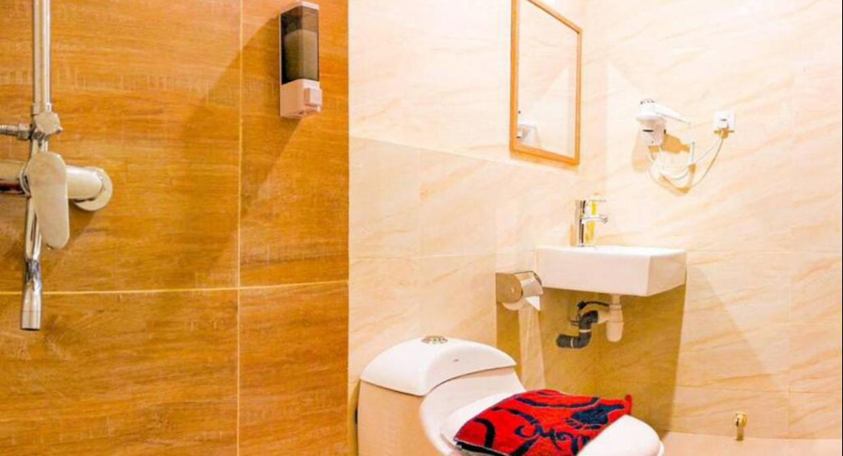 Bathroom, Lovina 15-12 at Formosa Residences - Nagoya, Batam