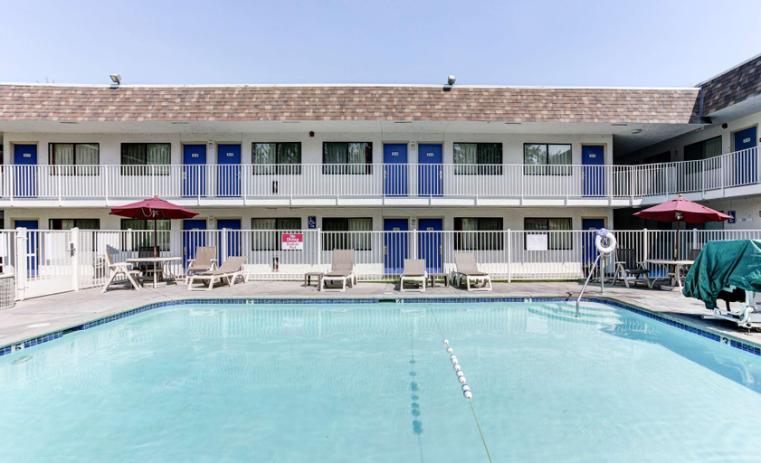Sport & Beauty 5, Motel 6 Grants Pass, Josephine