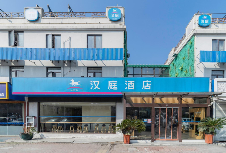 Exterior & Views